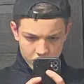 Я Артем, 20, из Франкфурта-на-майне, ищу знакомства без обязательств