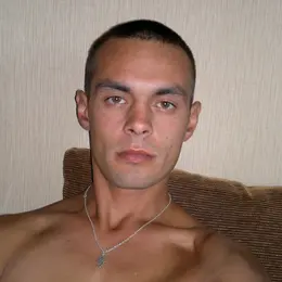 Я Владимир, 39, из Ленска, ищу знакомство для секса на одну ночь