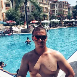 Я Андрей, 31, из Нефтеюганска, ищу знакомство для приятного времяпровождения