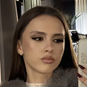 Аделина из Ужгорода, мне 19, познакомлюсь для общения