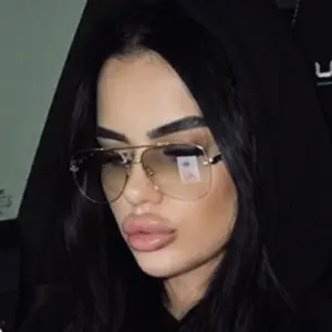 Я Виктория, 19, из Львова, ищу знакомство для общения