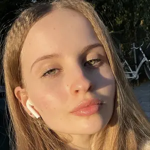 Я Милана, 20, из Гааги, ищу знакомство для общения