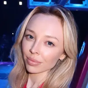 Я Аня, 18, из Санкт-Петербурга, ищу знакомство для совместных путешествий