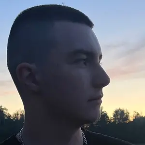 Я Артём, 18, из Егорьевска, ищу знакомство для регулярного секса