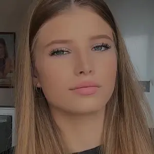 Я Валентина, 18, знакомлюсь для постоянных отношений в Харькове