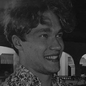 Я Антон, 23, из Екатеринбурга, ищу знакомство для на одну ночь
