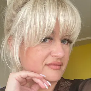 Я Svetlana, 45, из Коростеня, ищу знакомство для приятного времяпровождения