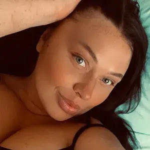 Я Алина, 28, из Москвы, ищу знакомство для приятного времяпровождения