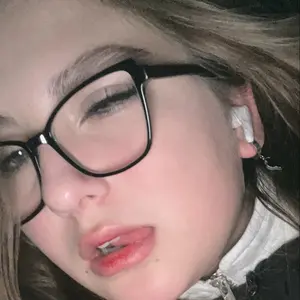 Віка из Днепра, мне 20, познакомлюсь для вирта