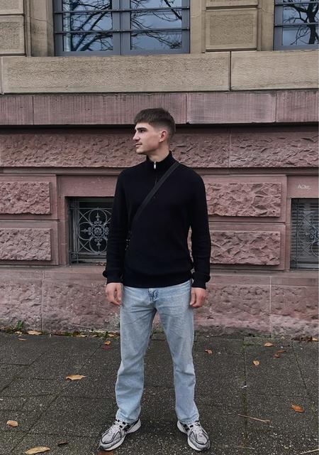 Oleg из Фрайбург-им-брайсгау, мне 19, познакомлюсь без обязательств