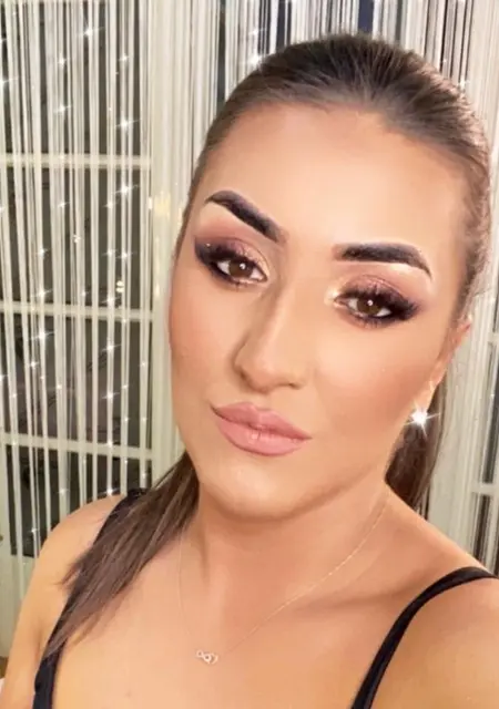 Я Caroline, 28, из Нанта, ищу знакомство для постоянных отношений