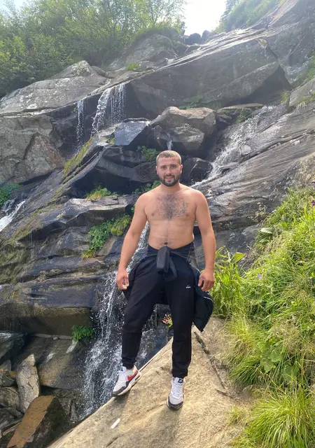 Вова из Косова, мне 29, познакомлюсь для приятного времяпровождения