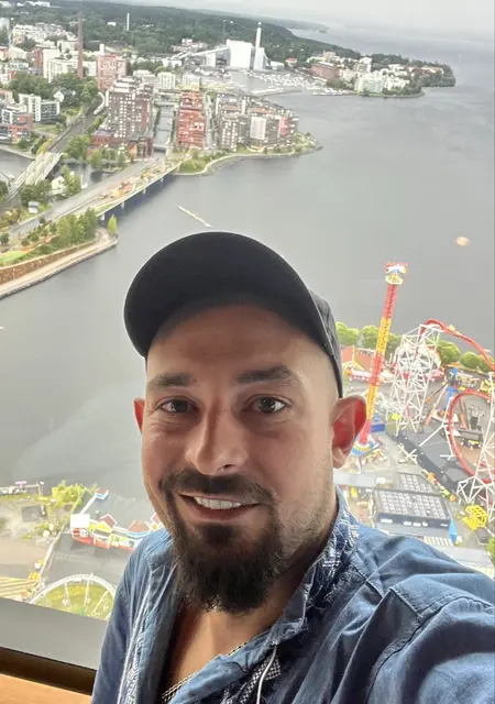 Я Дімка, 33, из Хельсинки, ищу знакомства без обязательств