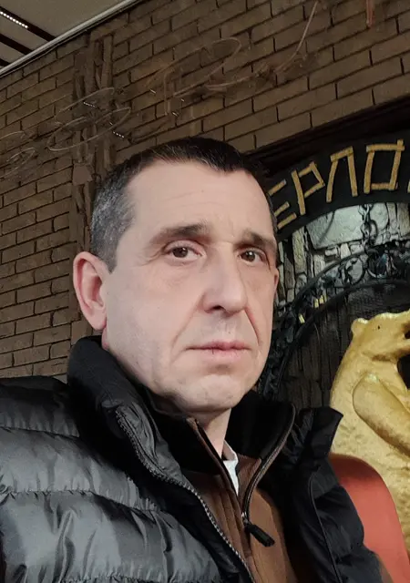 Вова из Горловки, мне 44, познакомлюсь для приятного времяпровождения