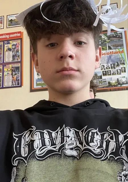 Я Radmir, 18, из Каменского, ищу знакомство для приятного времяпровождения