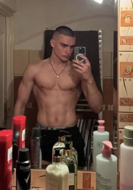 Я Рома, 24, из Василькова, ищу знакомство для открытые отношения