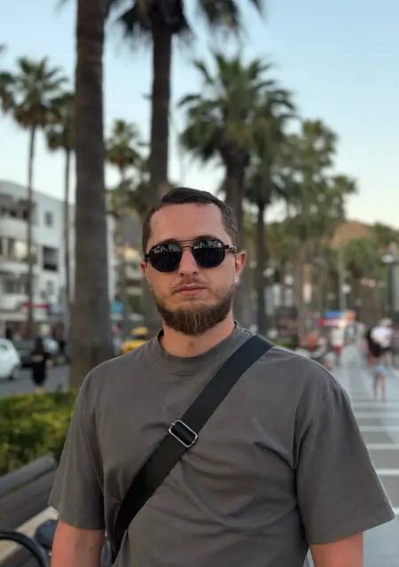 Я Мирослав, 27, из Амстердама, ищу знакомства на одну ночь