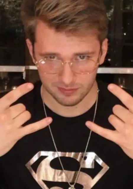 Я Ілля, 19 років, знайомлюсь без зобов'язань у Олександрії