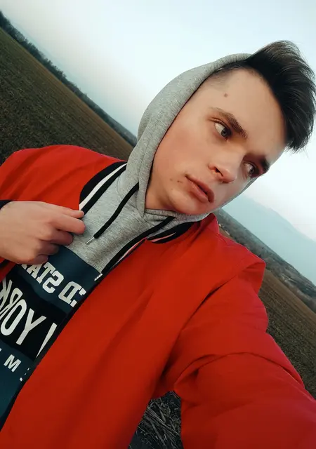 Я Дима, 21, из Богодухівших, ищу знакомство для приятного времяпровождения