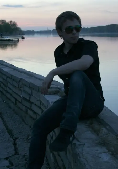 Я Александр, 37 років з Хмельницького, шукаю знайомства без зобов'язань