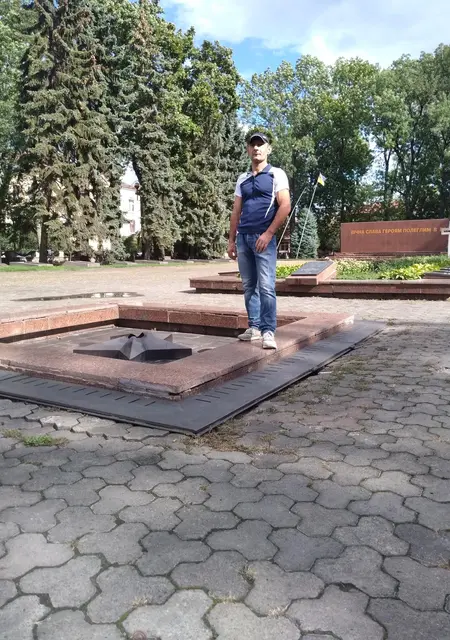 Ваня из Ивано-Франковска, мне 44, познакомлюсь для общения