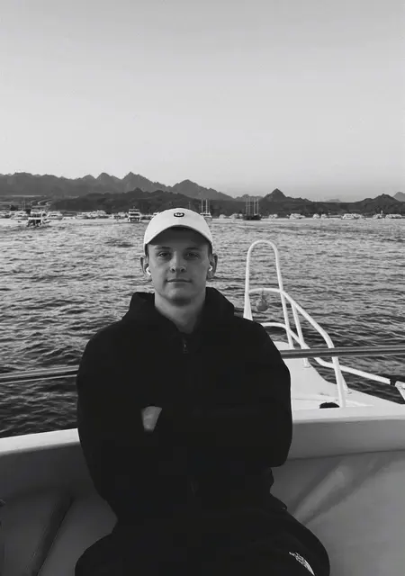 Я Данил, 20, из Борисполя, ищу знакомство для приятного времяпровождения