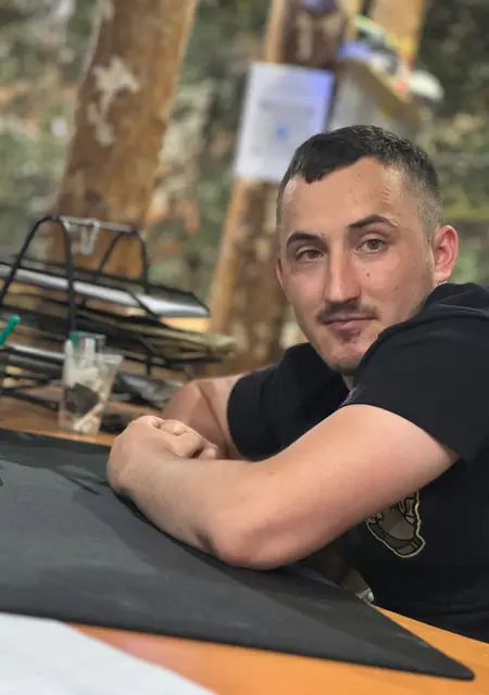 Я Єгор, 28 років з Слов'янськ, шукаю знайомства без зобов'язань