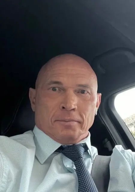 Алекс из Аланьи, мне 44, познакомлюсь на одну ночь