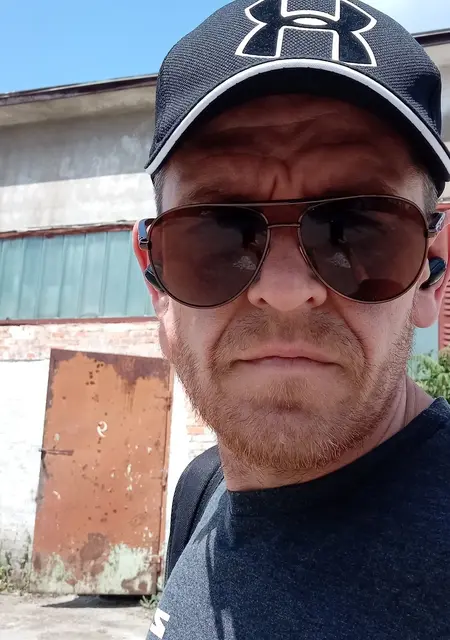 Я Денис, 42, из Черновцов, ищу знакомства без обязательств