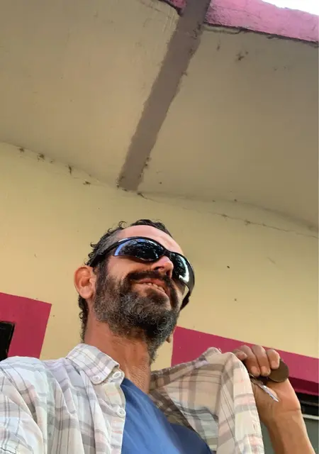 Я Carlitos, 44, из Гвадалахары, ищу знакомства без обязательств