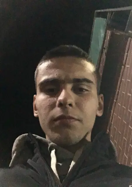 Я Vova, 21, из Черновцов, ищу знакомства на одну ночь