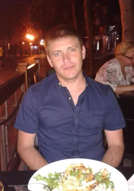 Роман из Бердянска, ищу на сайте открытые отношения