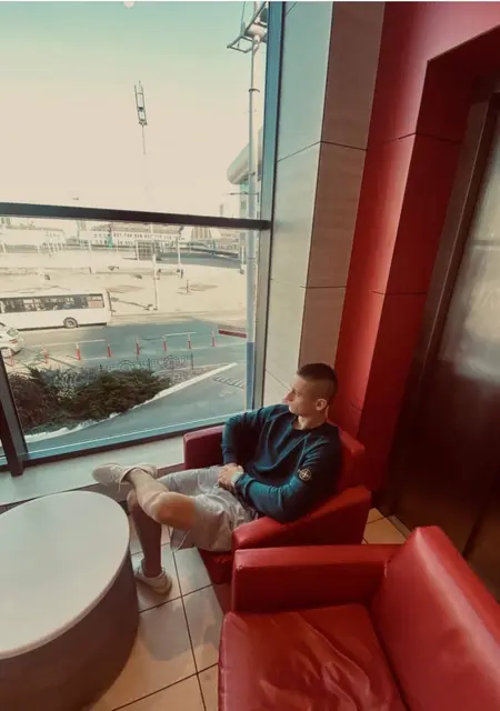 Я Vasyl, 19, из Косова, ищу знакомства без обязательств