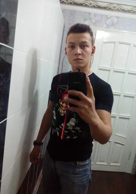 Dima из Кишинёва, мне 28, познакомлюсь на одну ночь