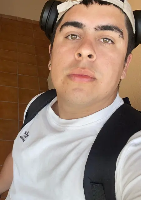 Jonathan Ariel из Мадрида, мне 23, познакомлюсь на одну ночь