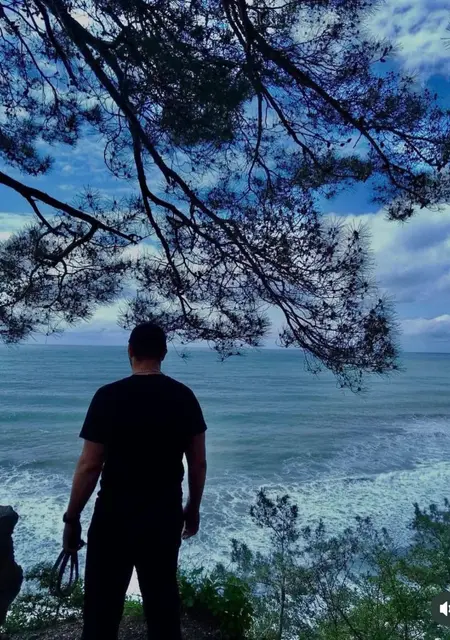 Я Илья, 25, из Бердянска, ищу знакомства без обязательств