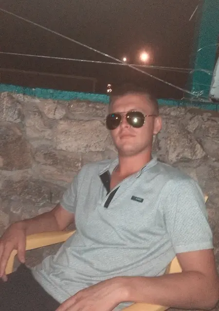Я Алисаденис, 32 років з Макіївки, шукаю знайомства без зобов'язань