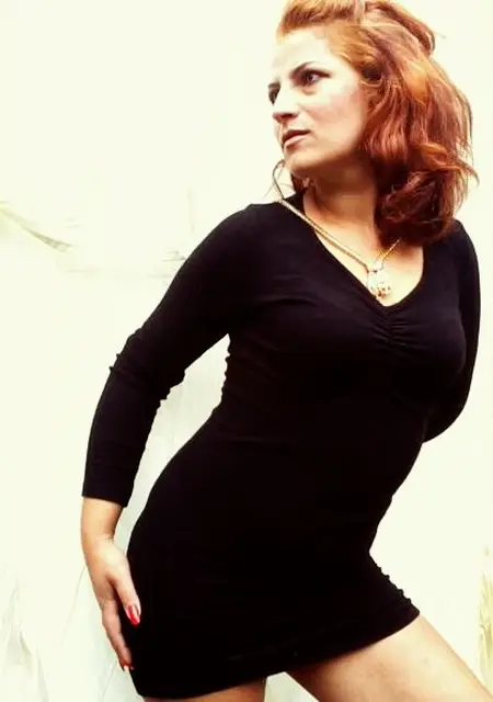 Я Anna, 40 років з Харкова, шукаю знайомства без зобов'язань