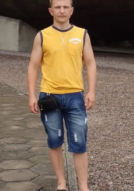 Антон из Бобруйска, мне 45, познакомлюсь на одну ночь