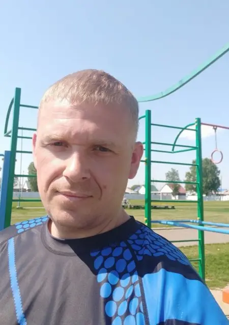 Я Иван, 39, знакомлюсь для приятного времяпровождения в Луганске