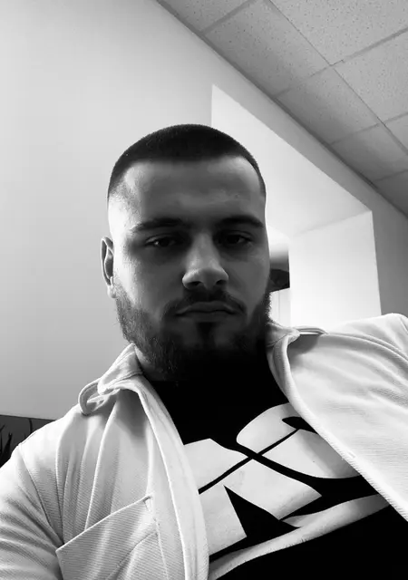 Віталій из Ивано-Франковска, мне 23, познакомлюсь для приятного времяпровождения