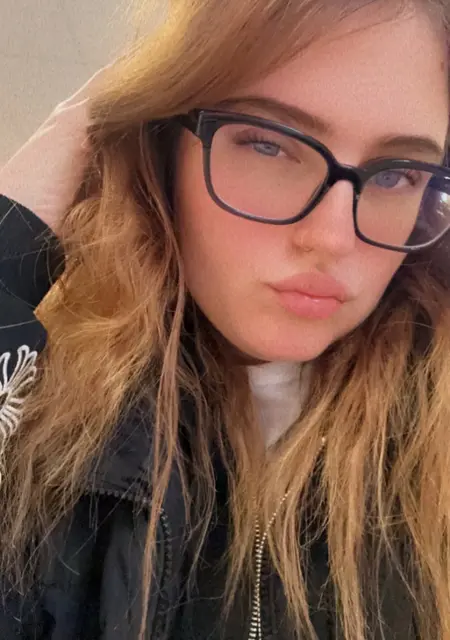 Кира Геллер из Сержи, ищу на сайте приятное времяпровождение