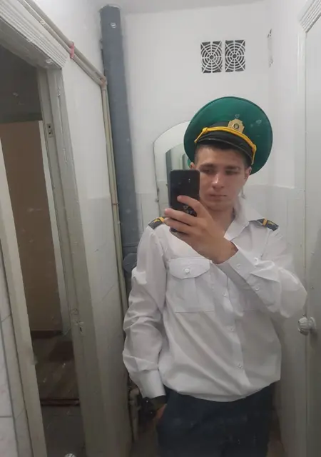 Я Артур, 20, знакомлюсь на одну ночь в Хмельницком