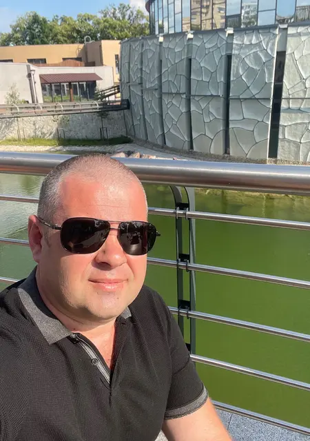 Dmitriy з Харкова, шукаю на сайті знайомства без зобов'язань