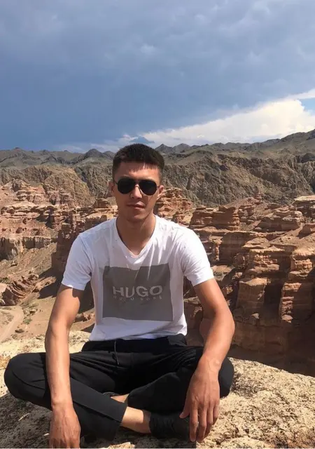 Я Айбол, 30, из Шымкента, ищу знакомство для постоянных отношений