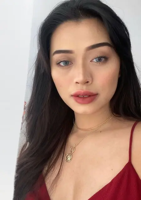 Я Angel, 25, знакомлюсь для открытые отношения в Дубае