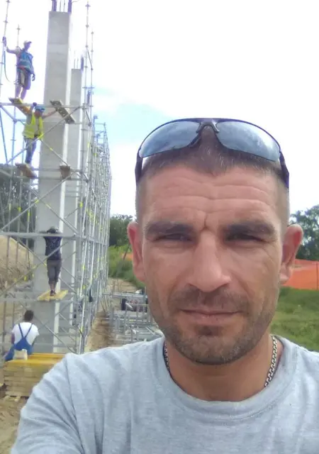 Я Саша, 33 років, знайомлюсь без зобов'язань у Чернівцях