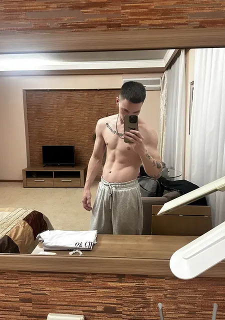 Я Артем, 22, из Вашингтона, ищу знакомство для общения