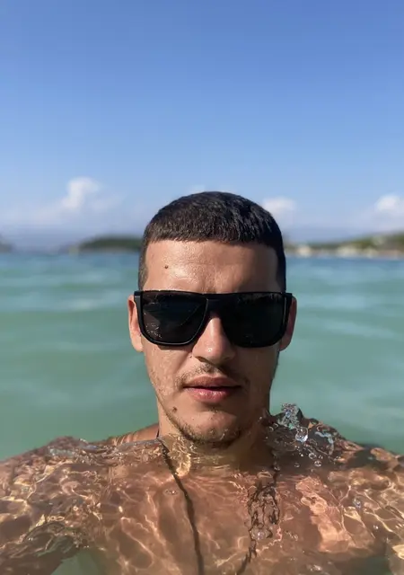 Алекс з Одеси, мені 35 років, познайомлюсь на одну ніч