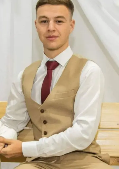 Я Claudiu, 23, знакомлюсь в Бухаресте